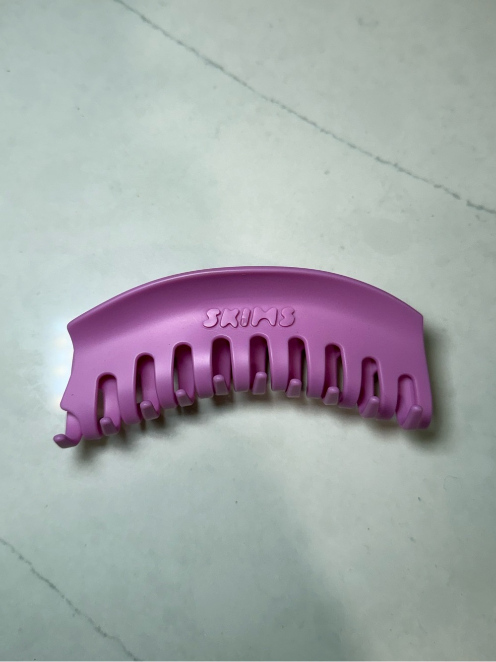 SKIMS Hair Clip. Matte Pink